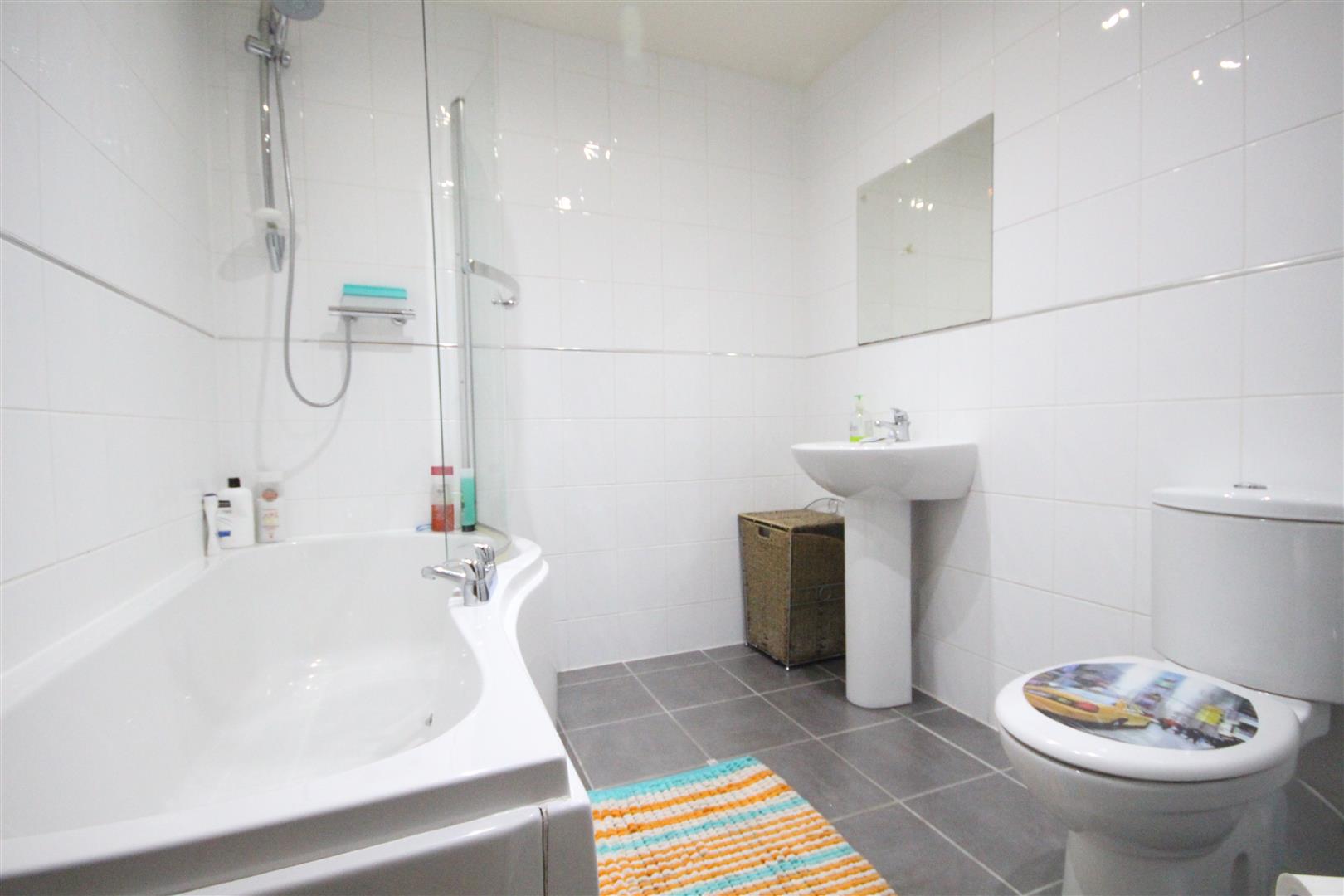 2 bedroom flat To Let in Colne - IMG_5438.jpg